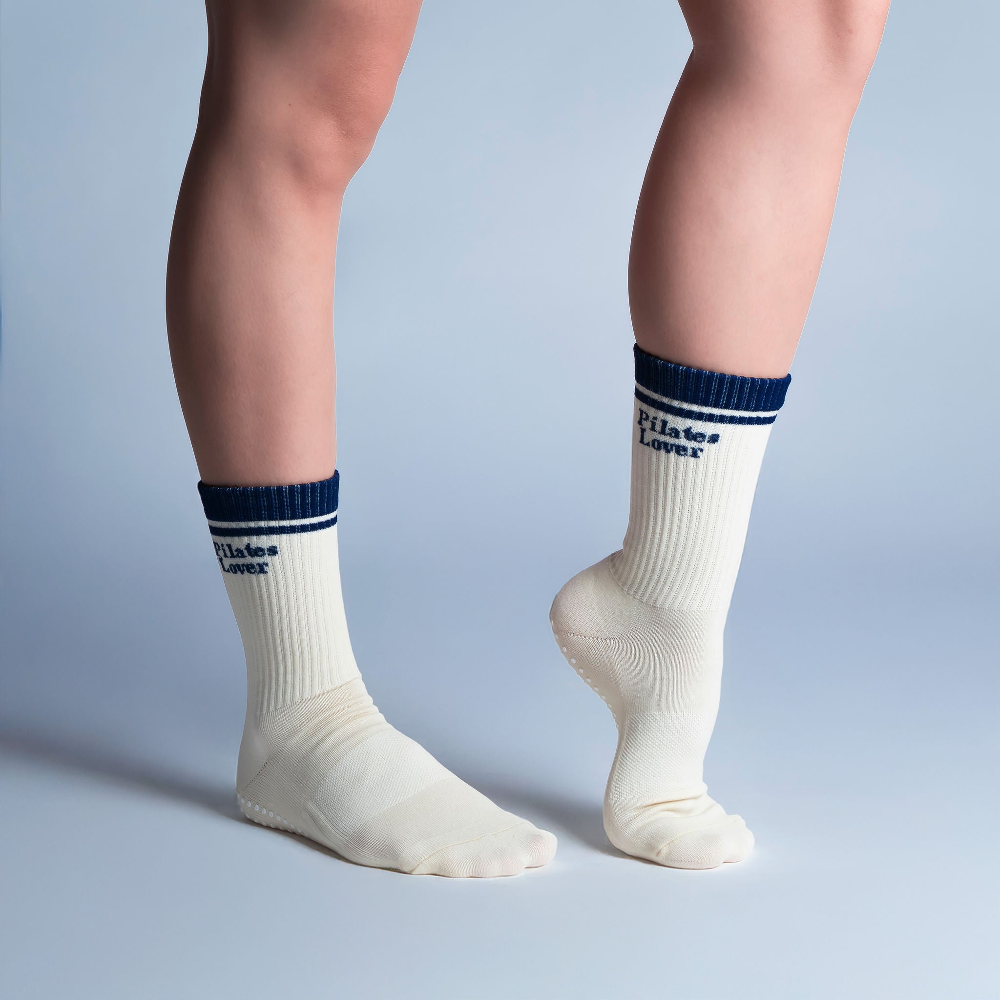 Calcetas de pilates y yoga antideslizantes, con soporte en arco, agarre seguro y tejido transpirable para mayor estabilidad y comodidad durante el entrenamiento.