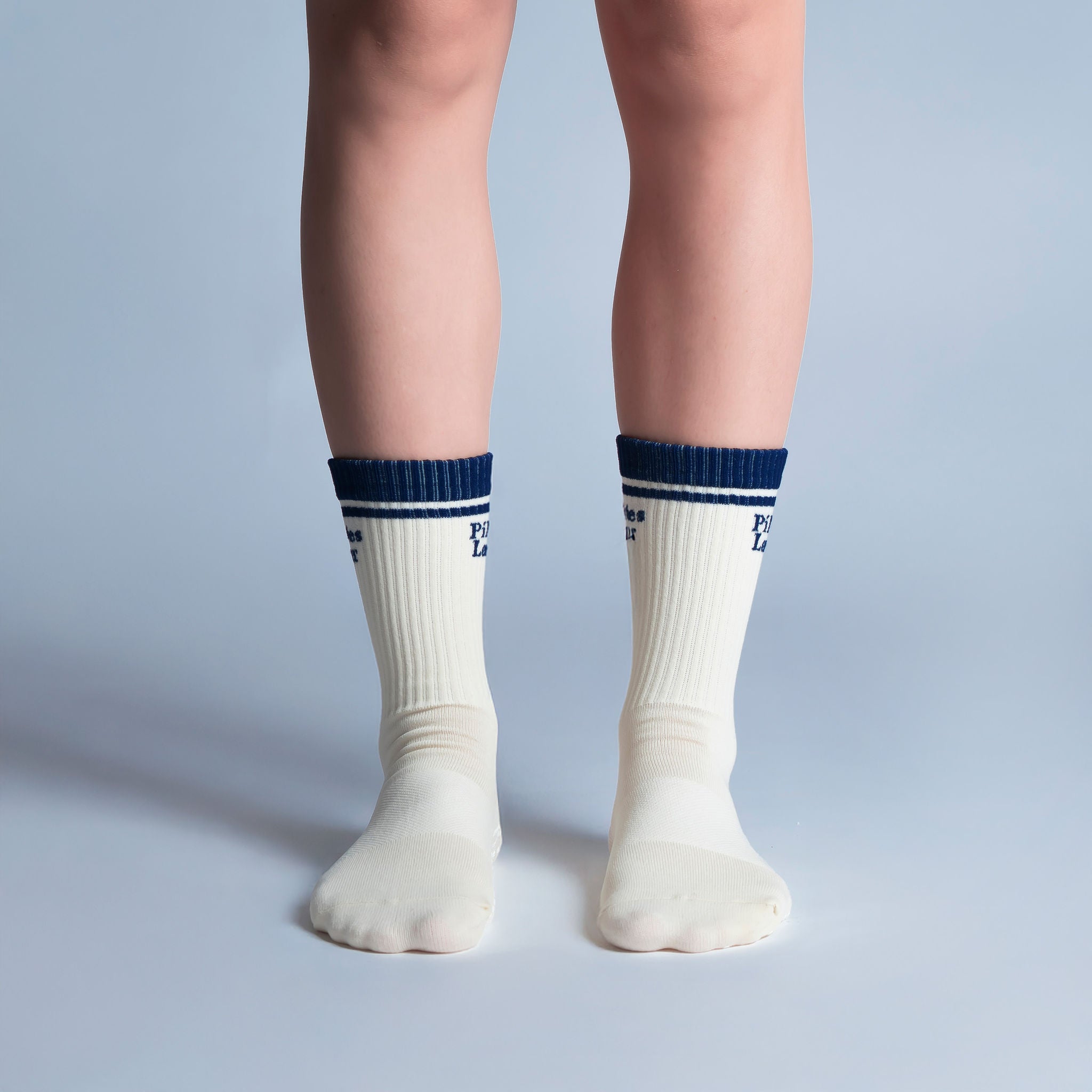 Calcetas de pilates y yoga antideslizantes, con soporte en arco, agarre seguro y tejido transpirable para mayor estabilidad y comodidad durante el entrenamiento.