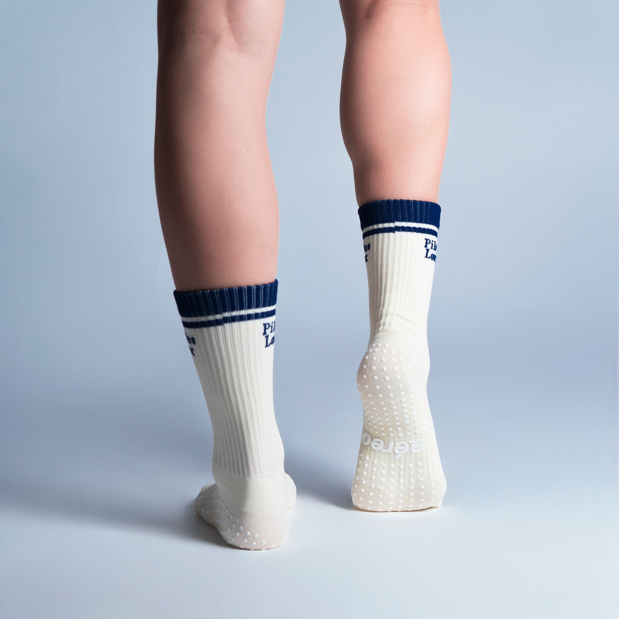 Calcetas de pilates y yoga antideslizantes, con soporte en arco, agarre seguro y tejido transpirable para mayor estabilidad y comodidad durante el entrenamiento.