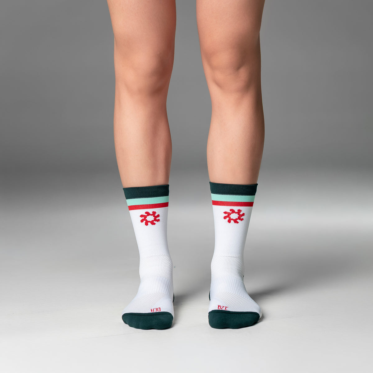 Calcetas 21 km Stripes Pro Performance para running, maratón y ciclismo. Con diseño técnico transpirable, compresión media y soporte en arco plantar, costura antiampollas.