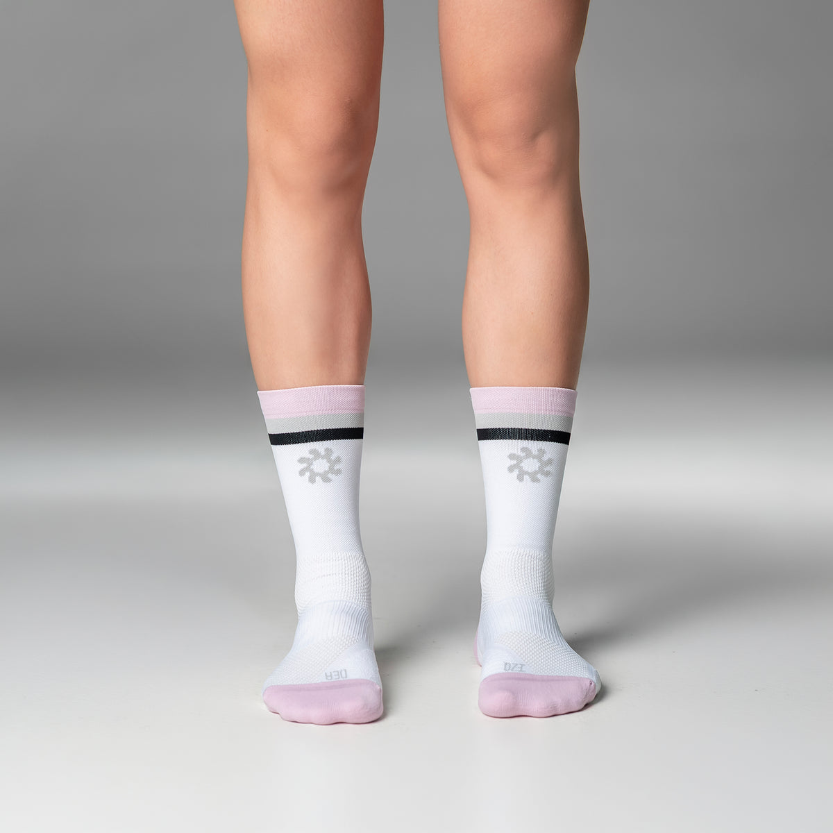 Calcetas 21 km Stripes Pro Performance para running, maratón y ciclismo. Con diseño técnico transpirable, compresión media y soporte en arco plantar, costura antiampollas.