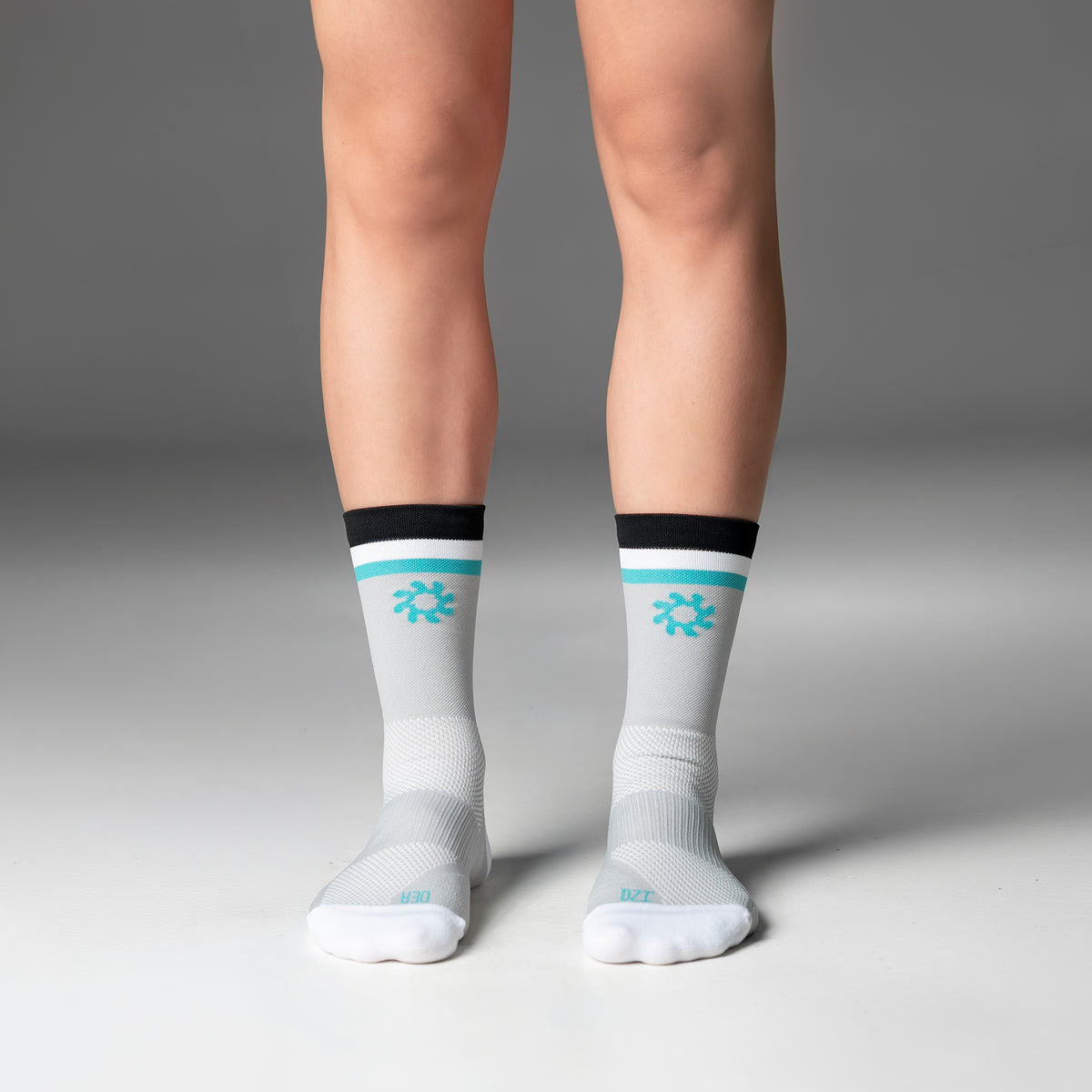 Calcetas 21 km Stripes Pro Performance para running, maratón y ciclismo. Con diseño técnico transpirable, compresión media y soporte en arco plantar, costura antiampollas.