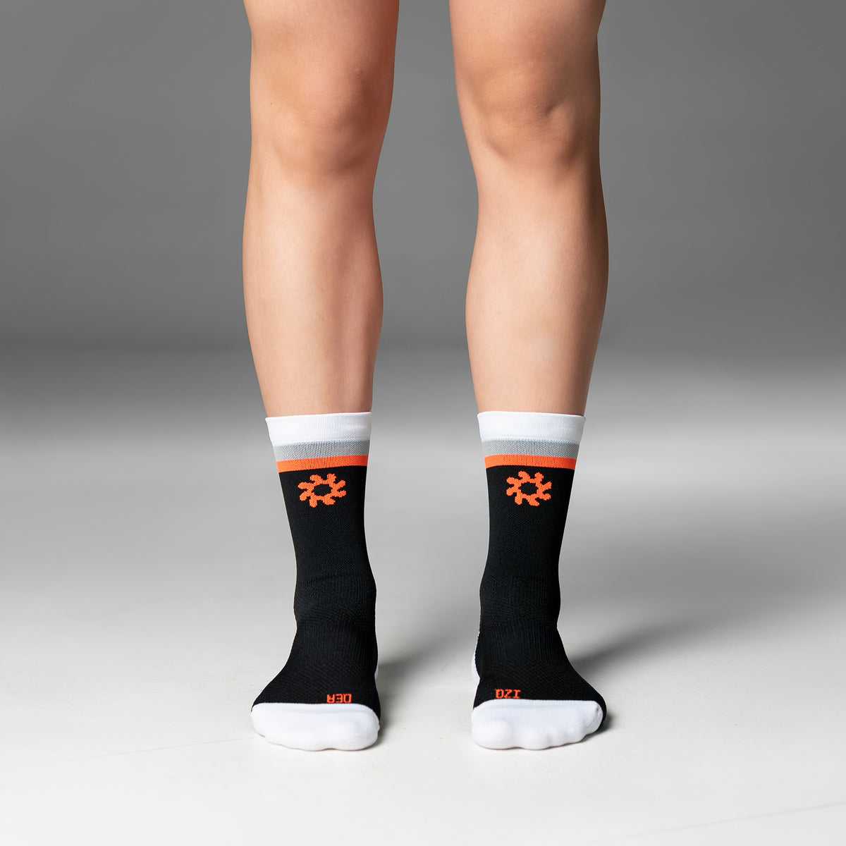 Calcetas 21 km Stripes Pro Performance para running, maratón y ciclismo. Con diseño técnico transpirable, compresión media y soporte en arco plantar, costura antiampollas.