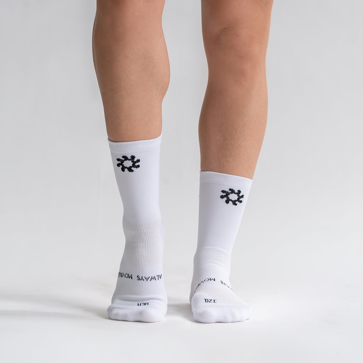 Calcetas 21 km Solace Pro Performance para running, maratón y ciclismo. Con diseño técnico transpirable, compresión media y soporte en arco plantar, costura antiampollas.