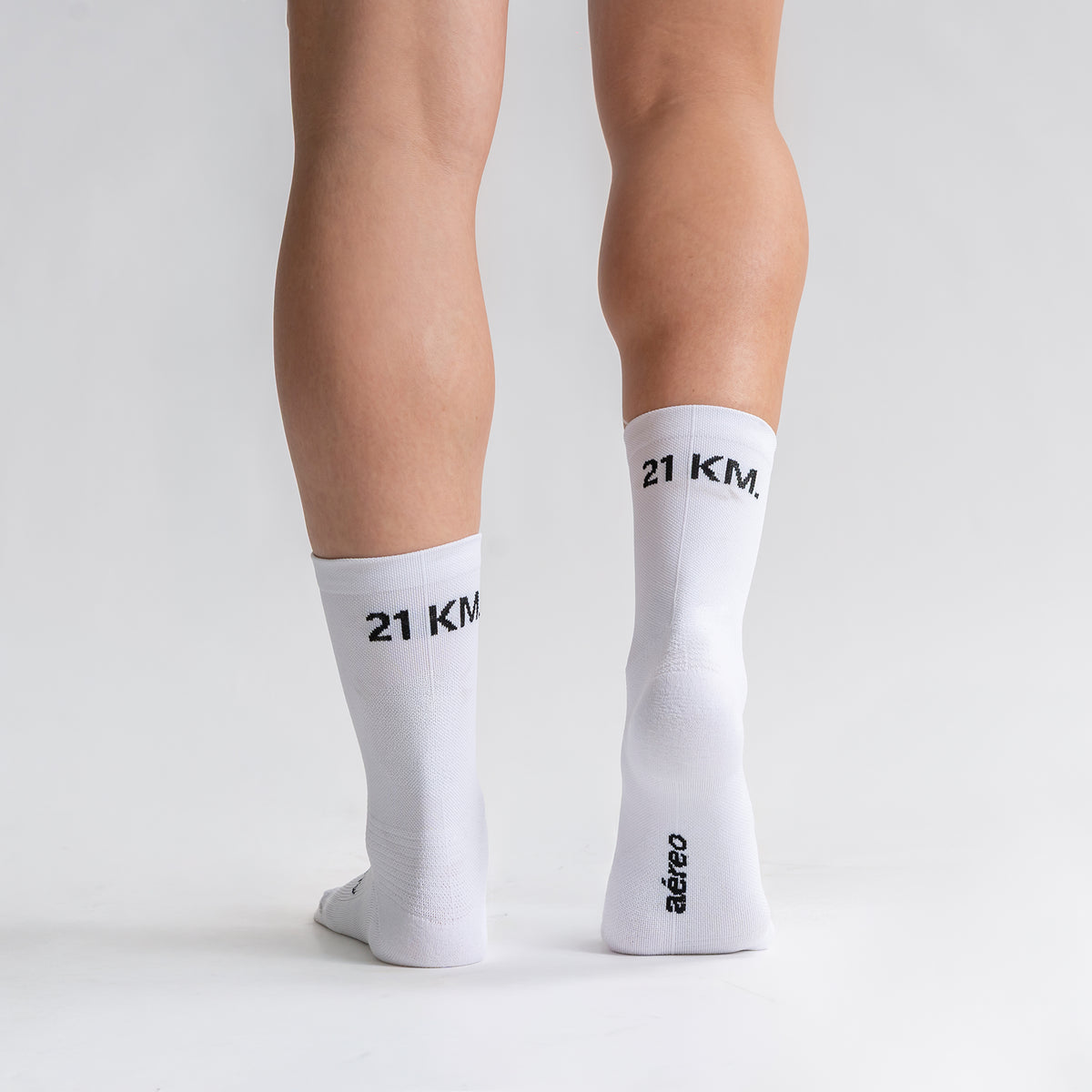 Calcetas 21 km Solace Pro Performance para running, maratón y ciclismo. Con diseño técnico transpirable, compresión media y soporte en arco plantar, costura antiampollas.