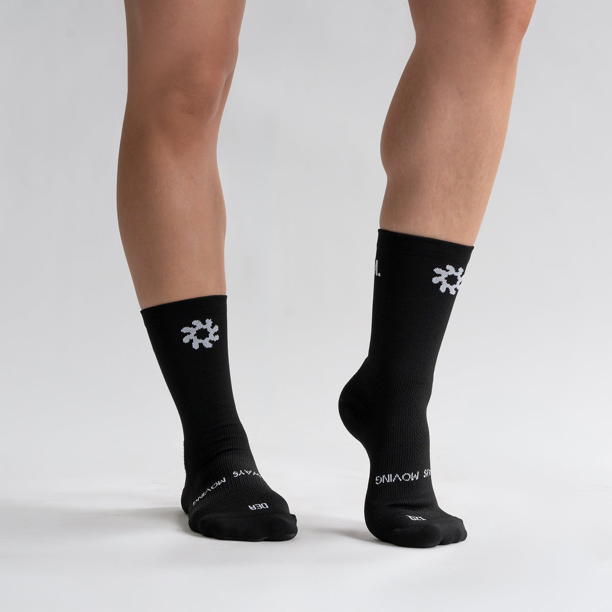 Calcetas 21 km Solace Pro Performance para running, maratón y ciclismo. Con diseño técnico transpirable, compresión media y soporte en arco plantar, costura antiampollas.