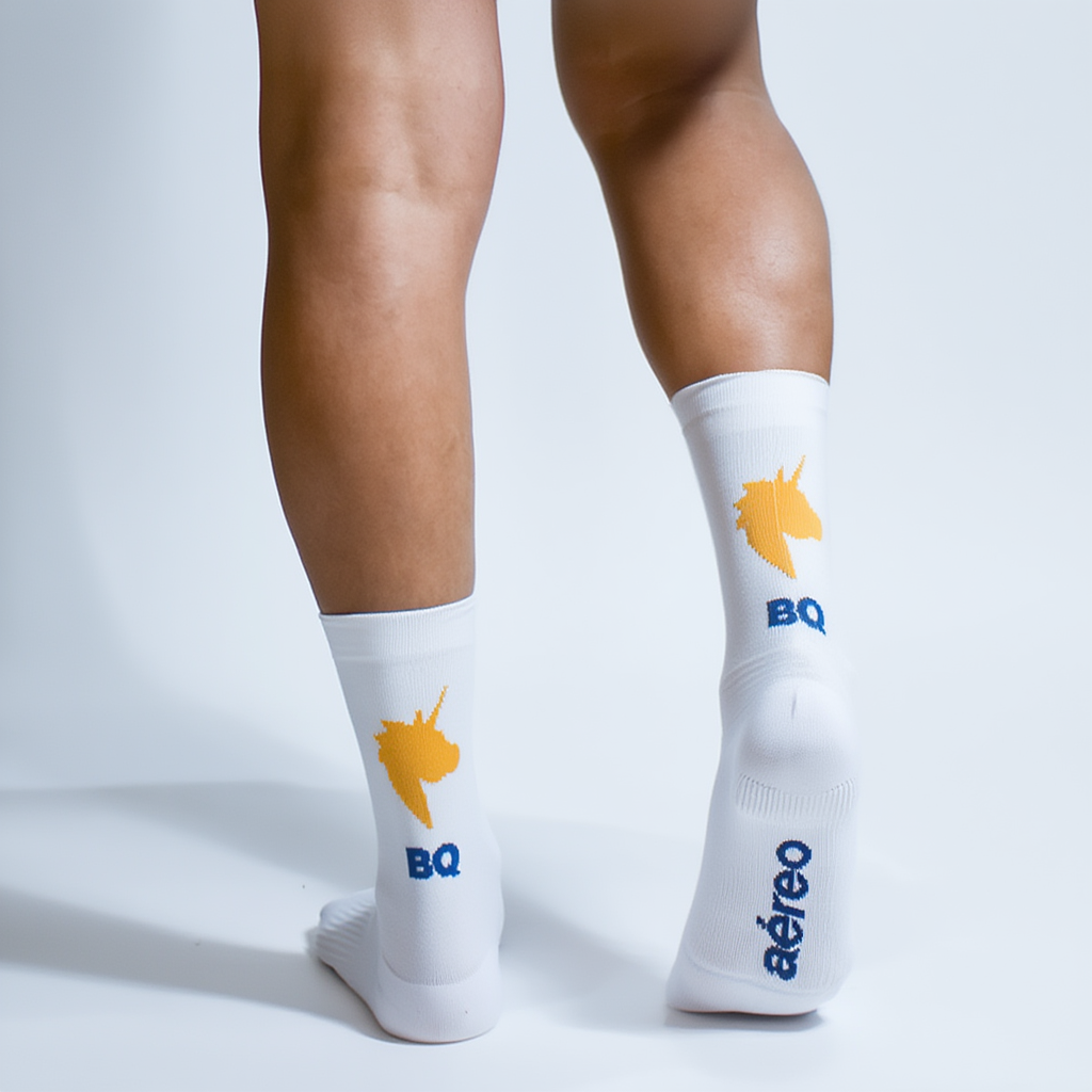 Calcetas BQ qualified Pro Perfrormance para running, maratón y ciclismo. Con diseño técnico transpirable, compresión media y soporte en arco plantar, costura antiampollas.