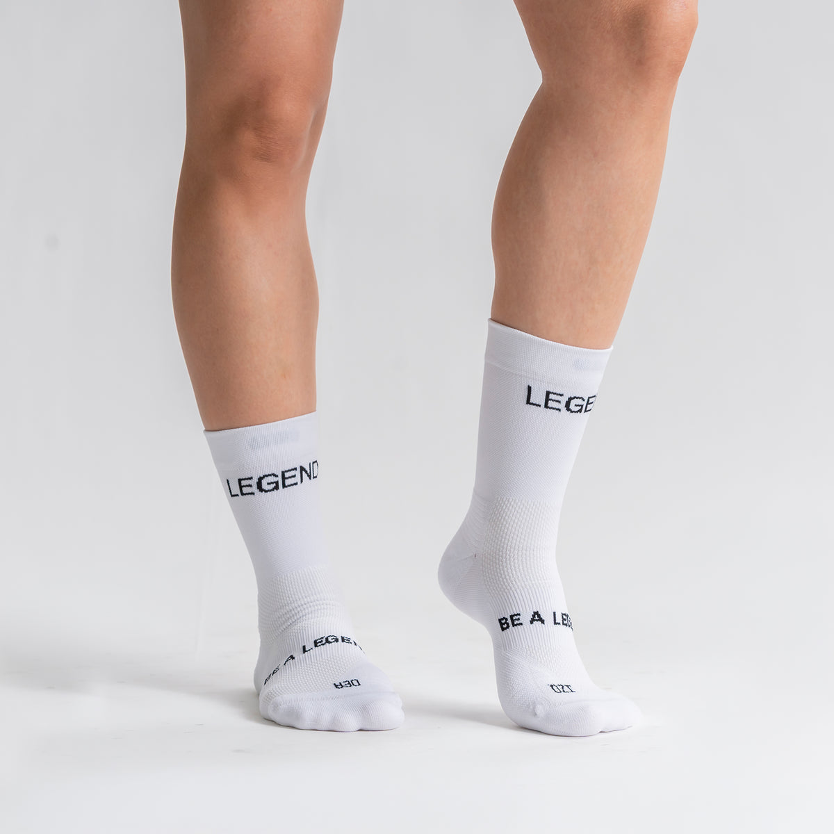 Calcetas Legend Pro Performance para running, maratón y ciclismo. Con diseño técnico transpirable, compresión media y soporte en arco plantar, costura antiampollas.
