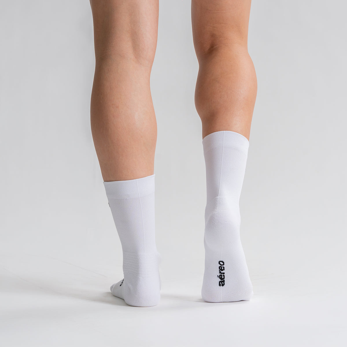 Calcetas Legend Pro Performance para running, maratón y ciclismo. Con diseño técnico transpirable, compresión media y soporte en arco plantar, costura antiampollas.