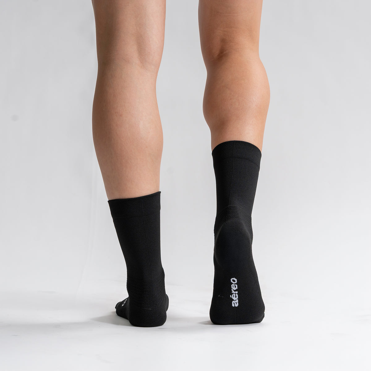 Calcetas Legend Pro Performance para running, maratón y ciclismo. Con diseño técnico transpirable, compresión media y soporte en arco plantar, costura antiampollas.