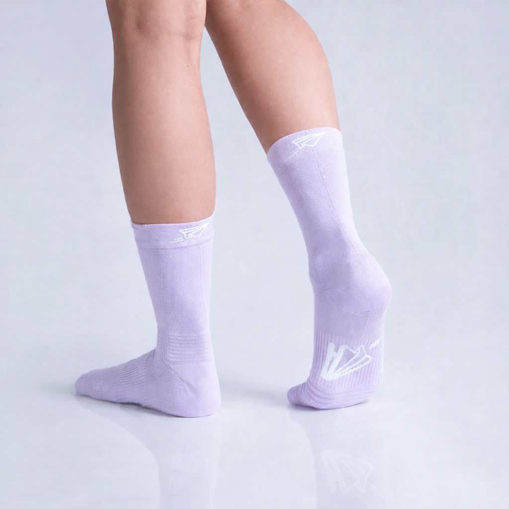 Calcetas lisas Pro Performance para running, maratón y ciclismo. Con diseño técnico transpirable, compresión media y soporte en arco plantar, costura antiampollas.