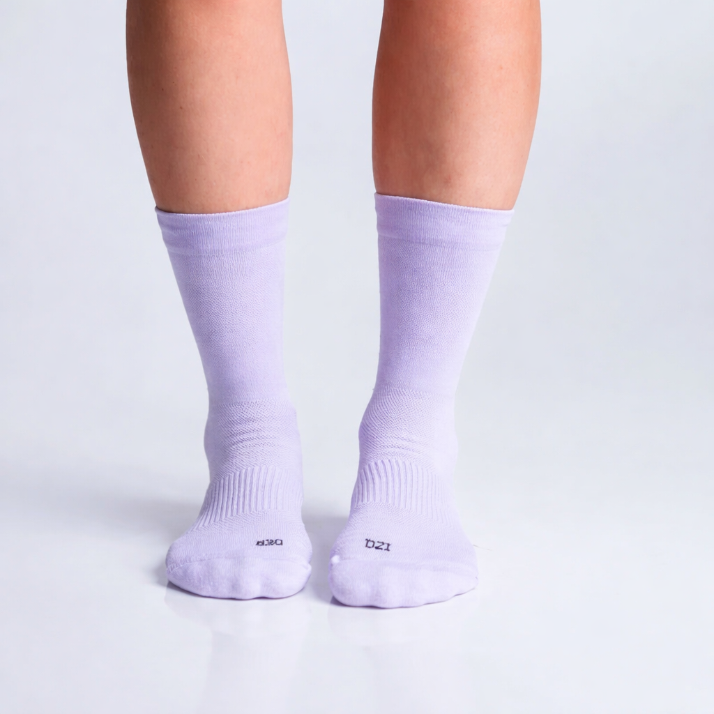 Calcetas lisas Pro Performance para running, maratón y ciclismo. Con diseño técnico transpirable, compresión media y soporte en arco plantar, costura antiampollas.