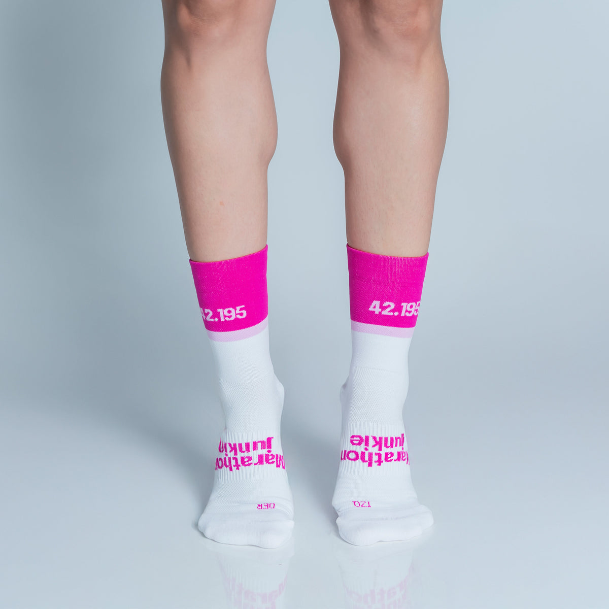 Calcetas Marathon Junkie Pro Performance para running, maratón y ciclismo. Con diseño técnico transpirable, compresión media y soporte en arco plantar, costura antiampollas.