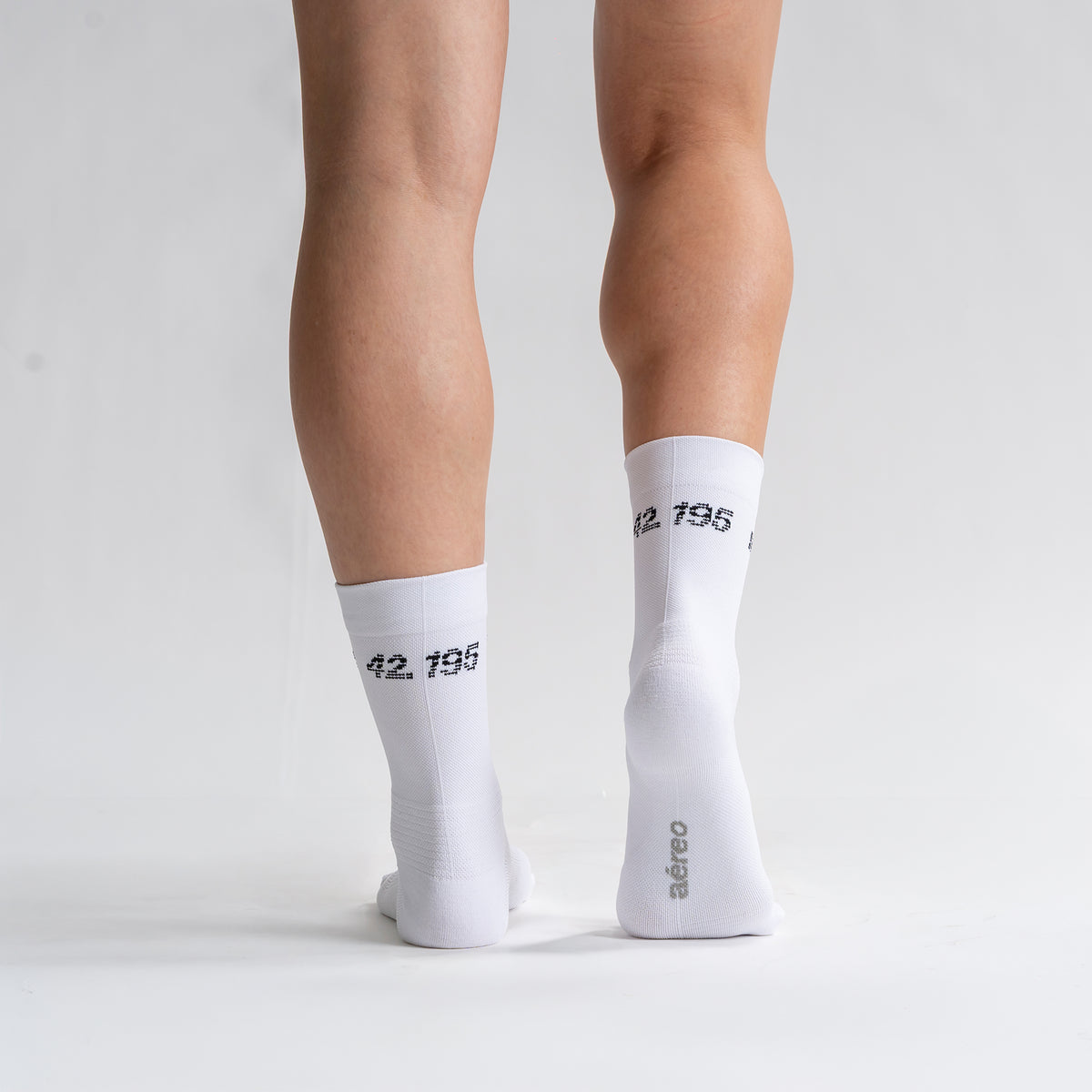 Calcetas Marathon Pro Performance para running, maratón y ciclismo. Con diseño técnico transpirable, compresión media y soporte en arco plantar, costura antiampollas.