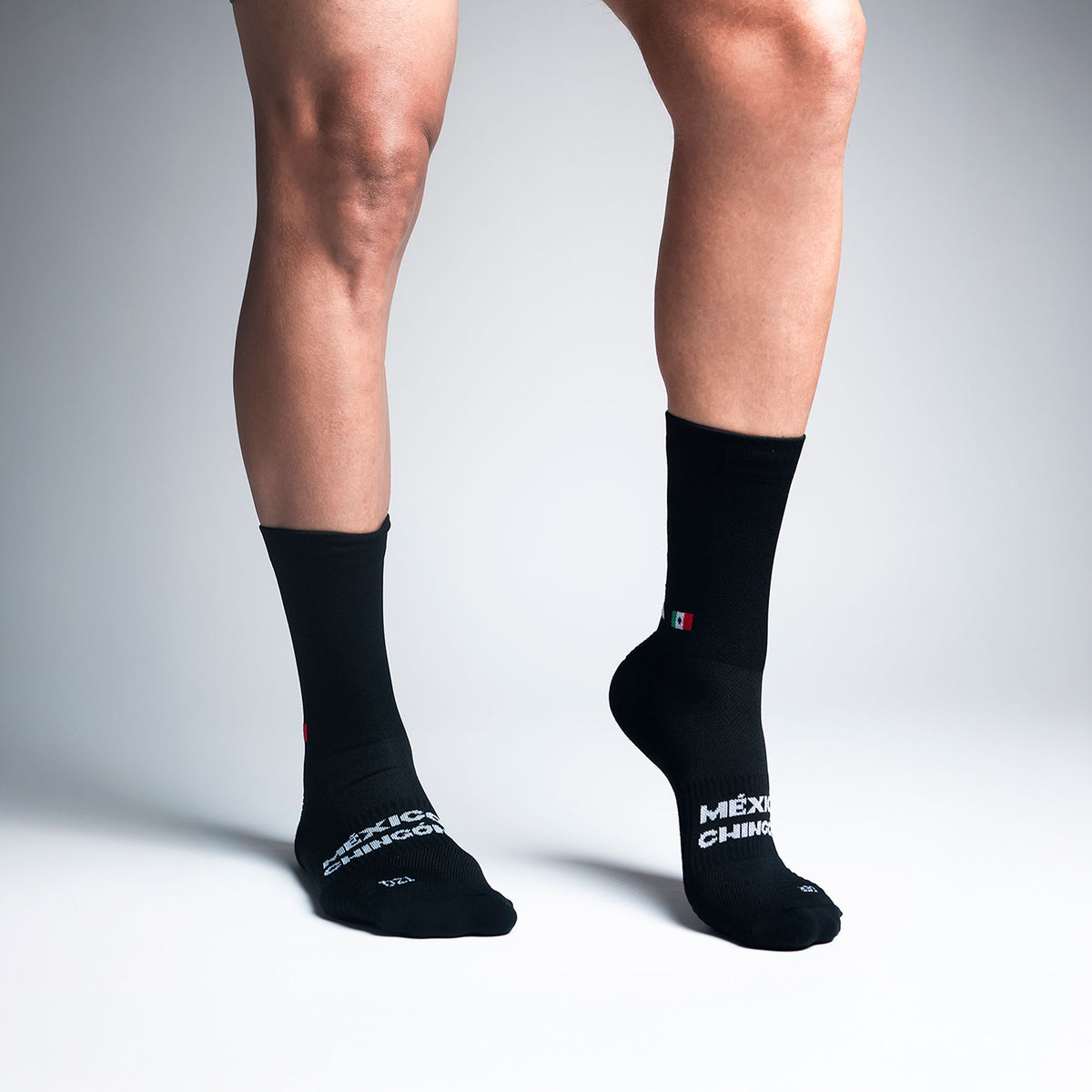 Calcetas Mex Pro Performance para running, maratón y ciclismo. Con diseño técnico transpirable, compresión media y soporte en arco plantar, costura antiampollas.