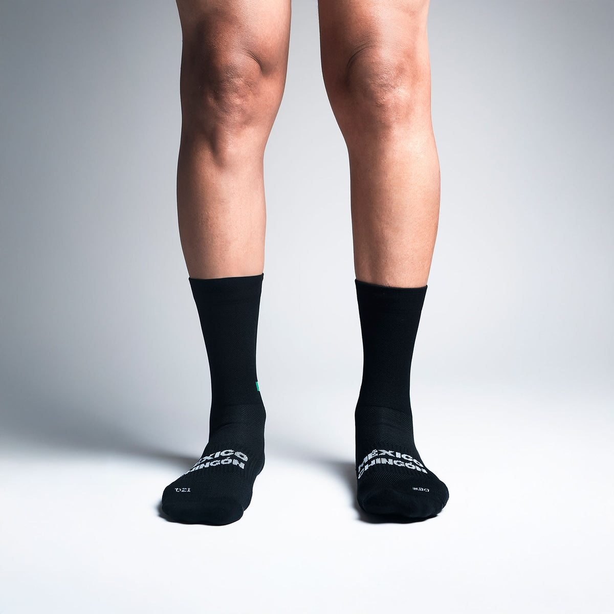 Calcetas Mex Pro Performance para running, maratón y ciclismo. Con diseño técnico transpirable, compresión media y soporte en arco plantar, costura antiampollas.