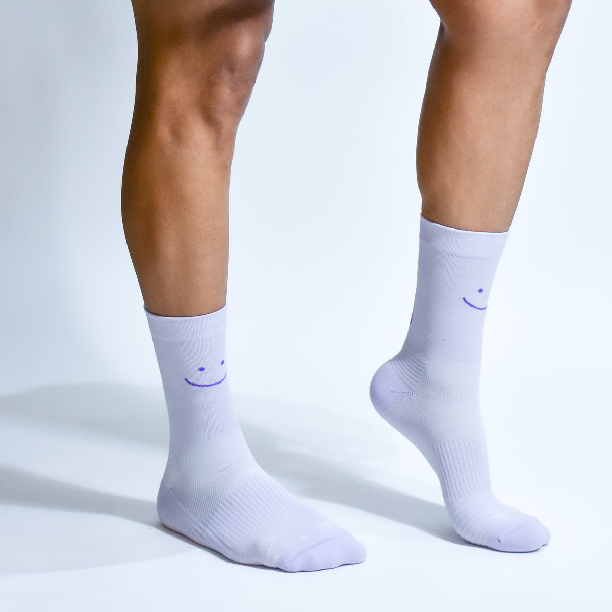 Calcetas Smile Pro Performance para running, maratón y ciclismo. Con diseño técnico transpirable, compresión media y soporte en arco plantar, costura antiampollas.